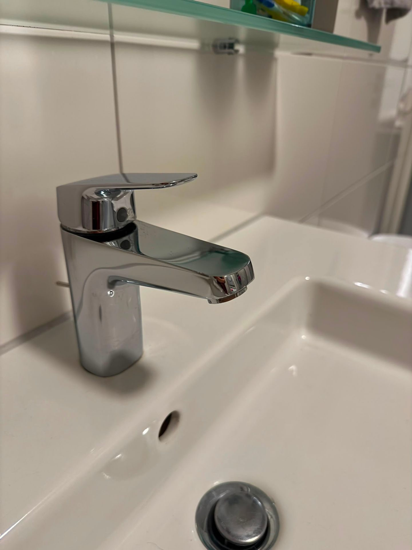 Chromen kraan — kalk & watervlekken weggewerkt — na